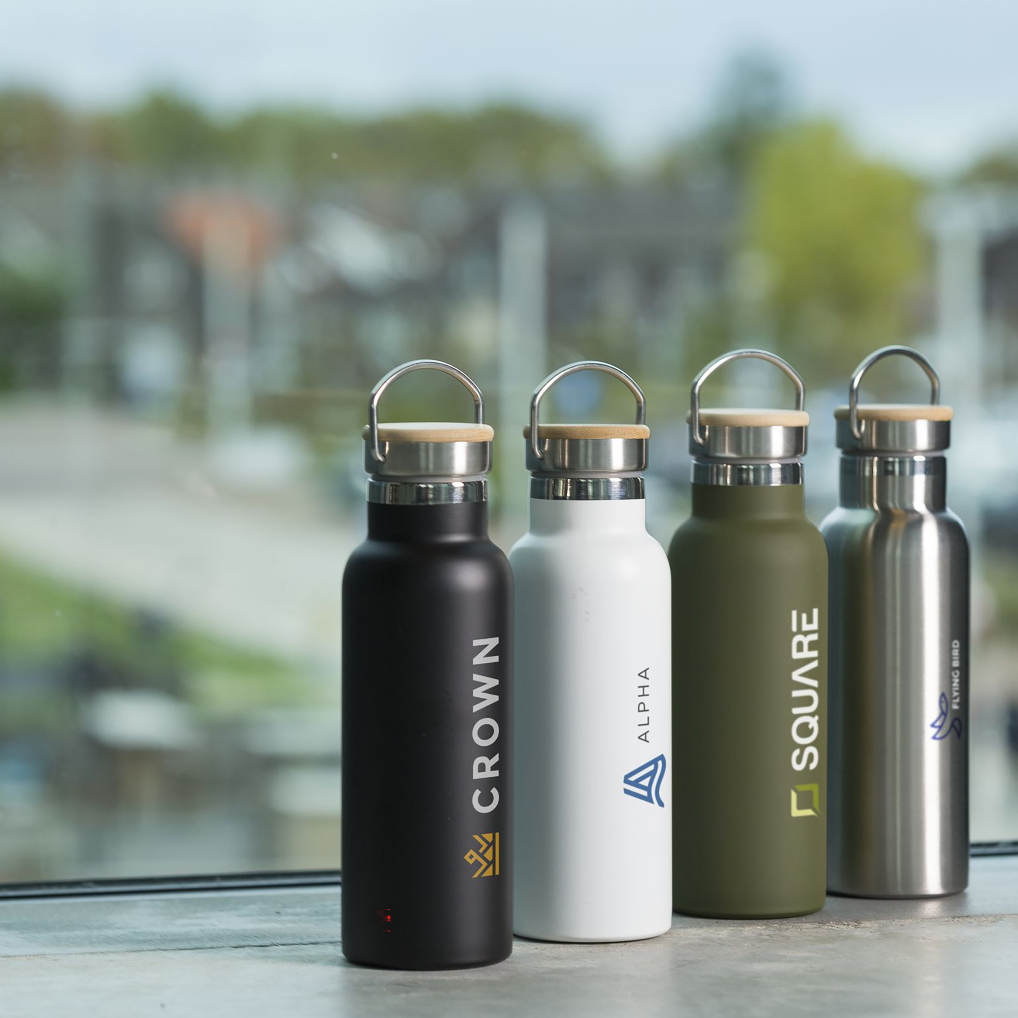 Thermos in acciaio inox – 500 ml | Materiale riciclato | Isolamento sottovuoto | Tappo in bambù